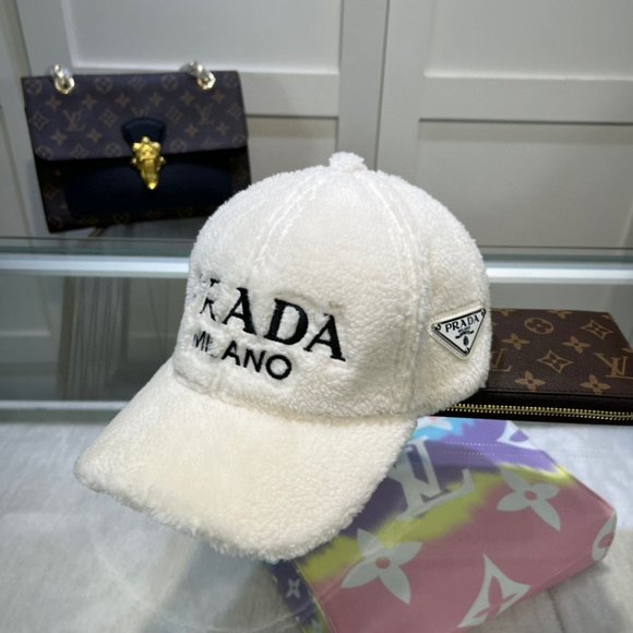 ?✨AUTHENTIC✨?Prada hat main image 3